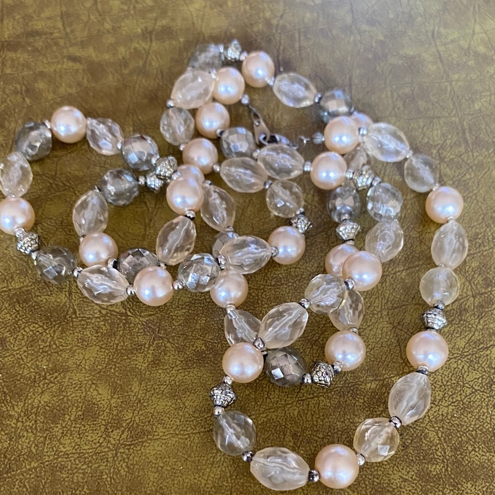 Vintage long Champagne faux Pearl and acrylic bead single Strand Necklace - Picture 5 of 6